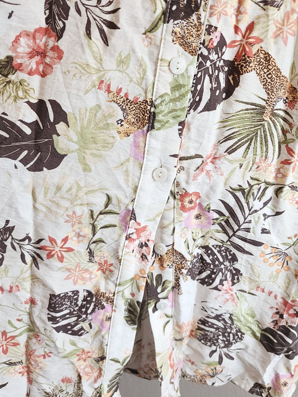 ELLISON FLORAL STYLE FRONT BUTTON SHORT SLEEVES AND COLLLAR SZ SMALL - Picture 9 of 15